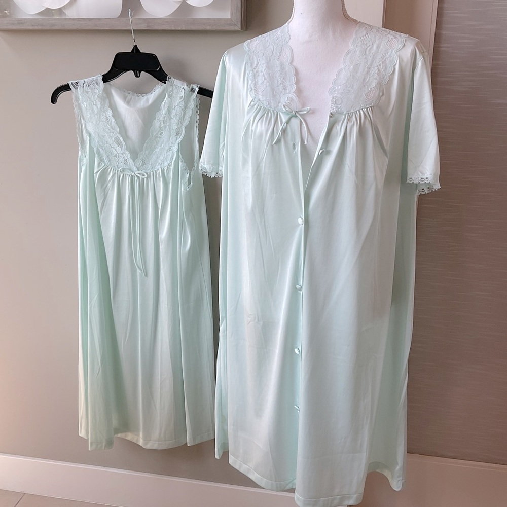 NWT Violette Night Gown Set